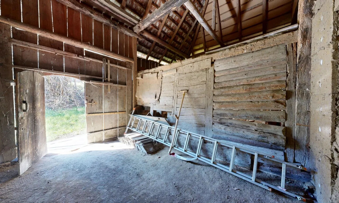 Casa bifamiliare storica al confine del bosco con potenziale di sviluppo - Foto 10 di 11