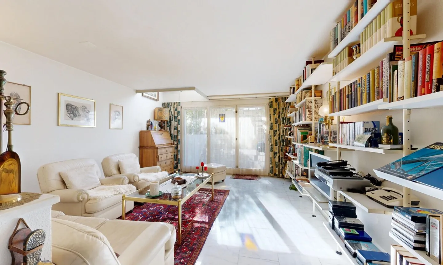 Casa a schiera spaziosa con galleria e materiali eleganti - Foto 3 di 11