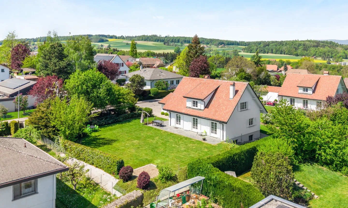 Familienimmobilie in ruhiger Lage auf schönem Grundstück - Foto 1 von 11