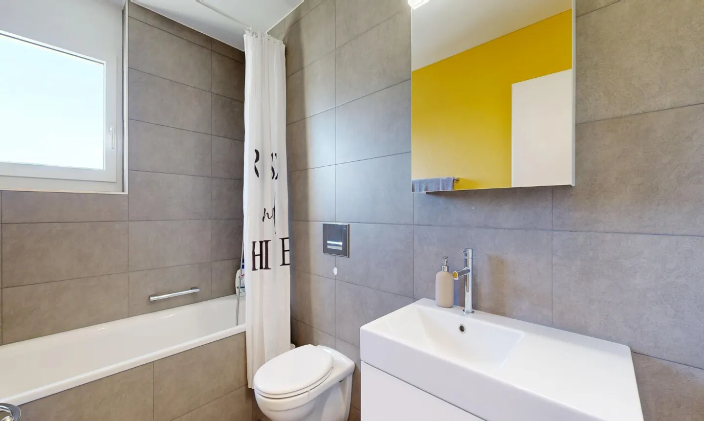 Living with Comfort: 4.5 Rooms, Spacious and Modern - Photo 9 of 11