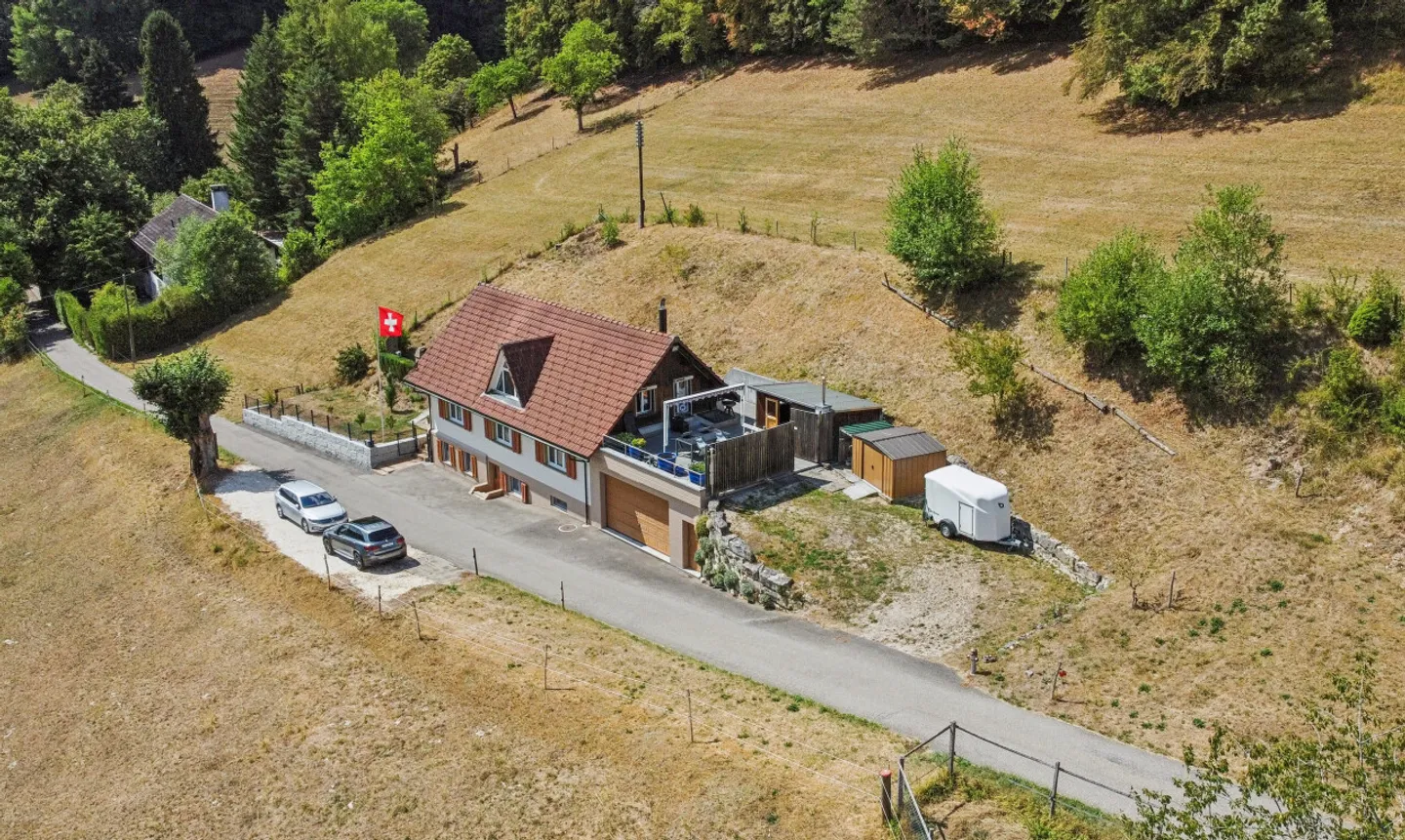 Einfamilienhaus mit viel Platz, Umschwung und freier Aussicht - Photo 3 of 11