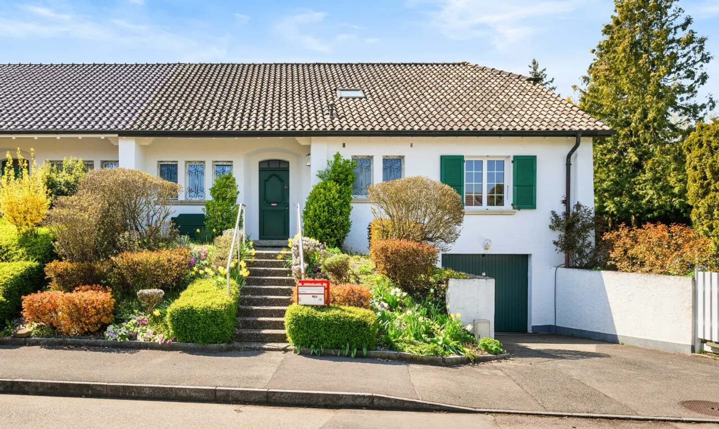 Charming Family Villa - Photo 2 of 11