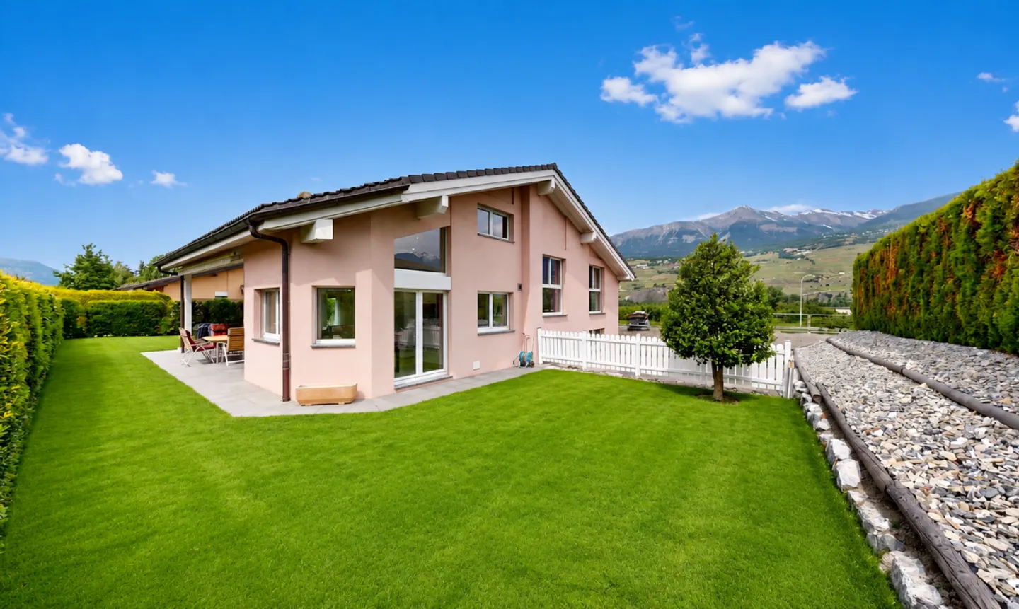 Bright family villa with large volumes in Bramois - Photo 1 of 11