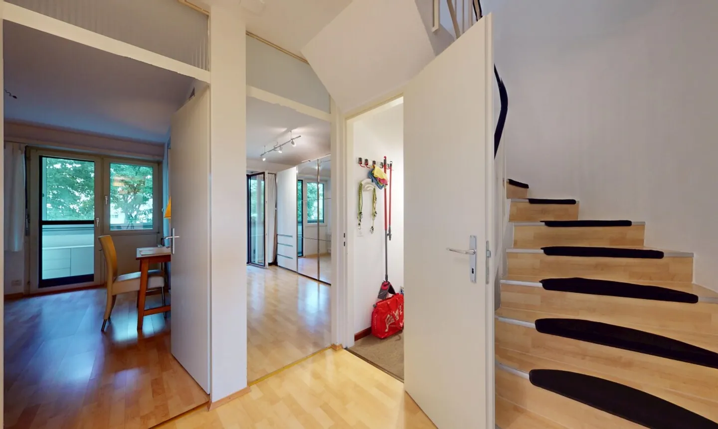 Maisonette with 2 Balconies - Photo 8 of 11