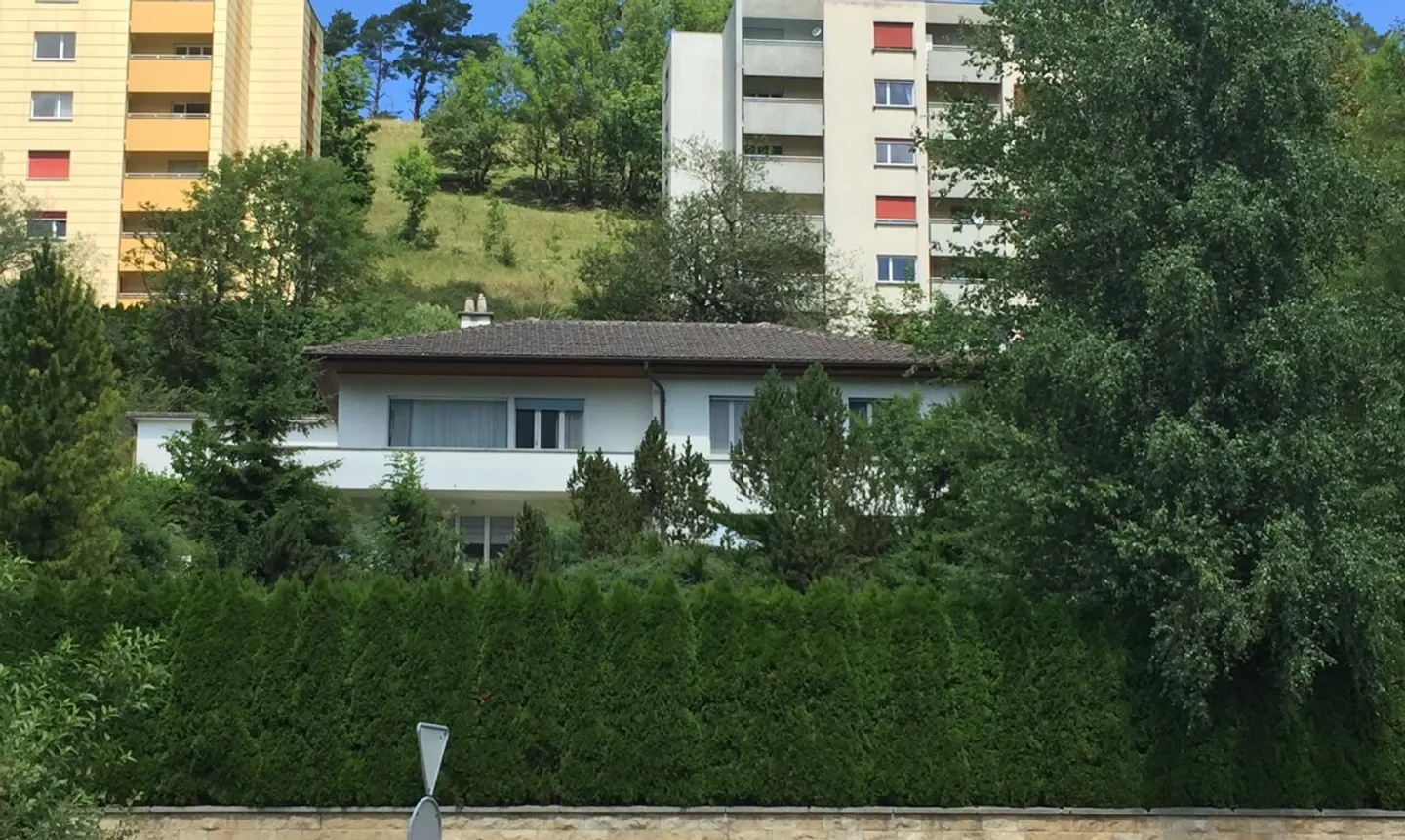 Maison 6 pièces avec terrain de 2 000 m² à Couvet - Photo 1 of 11