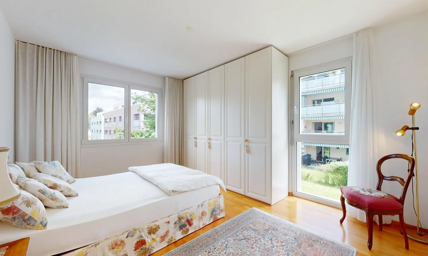 Ampio appartamento di 4,5 locali con loggia in posizione centrale e tranquilla - Foto 2 di 11