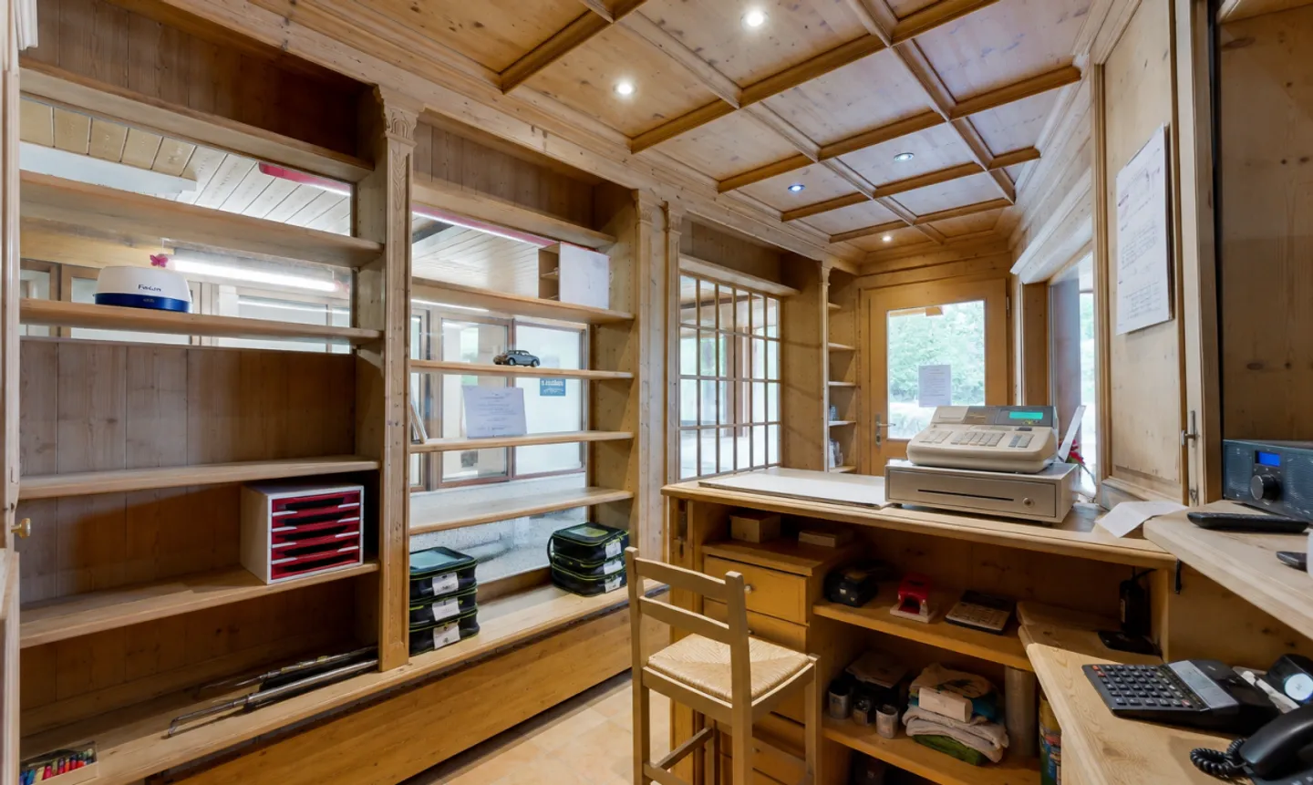 Commercial space ideally located in the heart of Crans-Montana - Photo 2 of 11