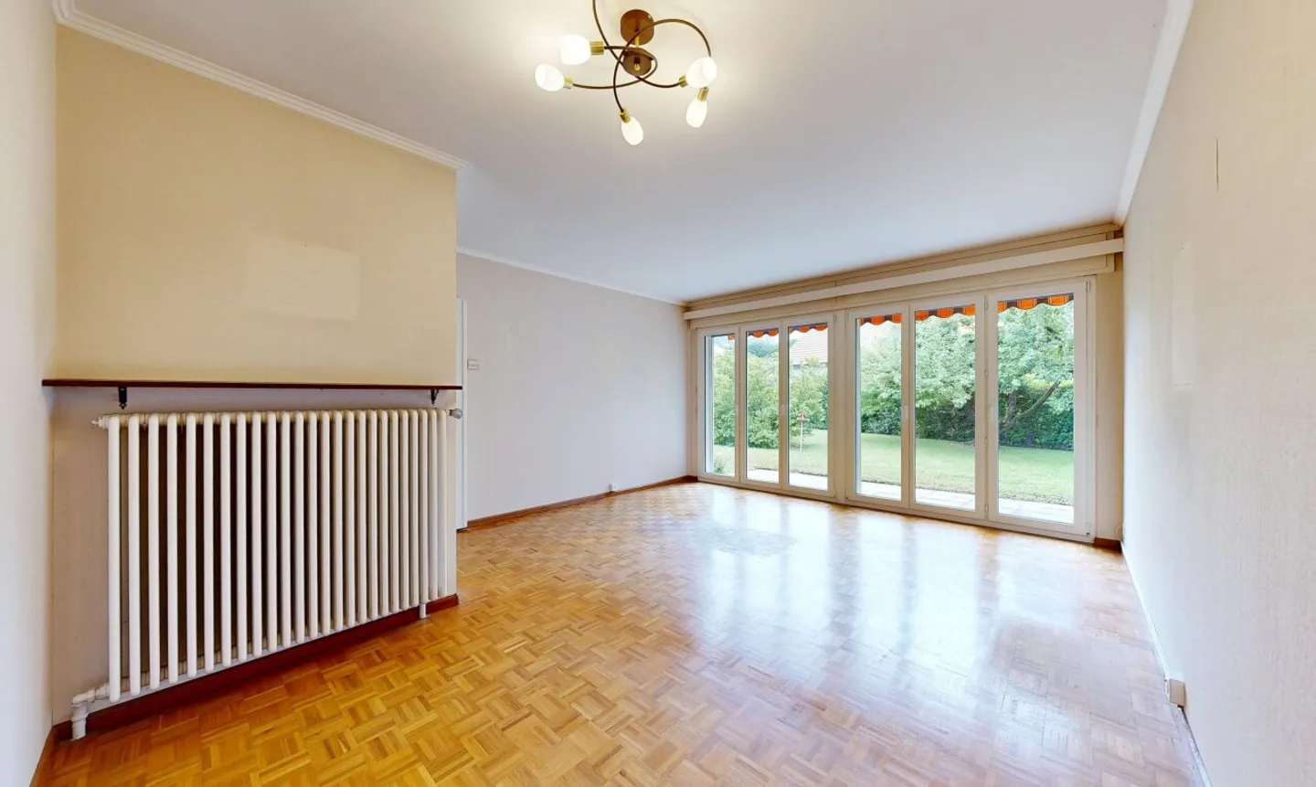 Villa to renovate with great potential, unique opportunity in Vessy - Photo 3 of 11