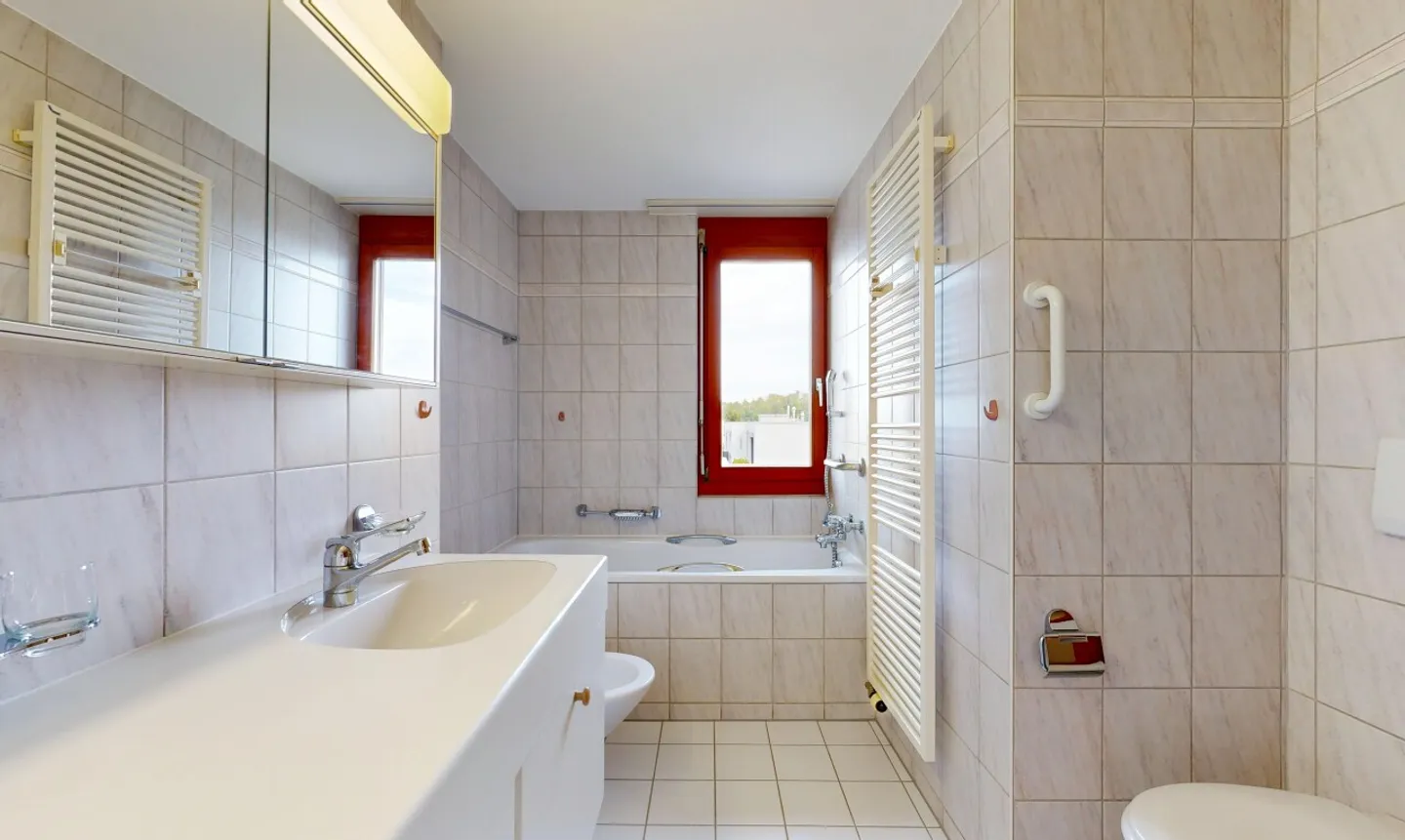 Well-maintained 6-room semi-detached family house in a preferred location - Photo 9 of 13