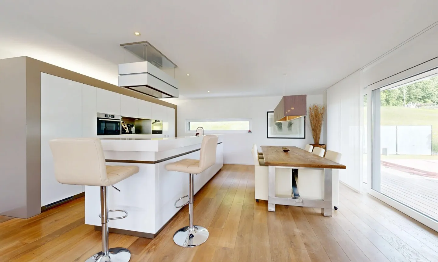Unique Opportunity: High-Quality 6.5-Room Single-Family House - Photo 4 of 11