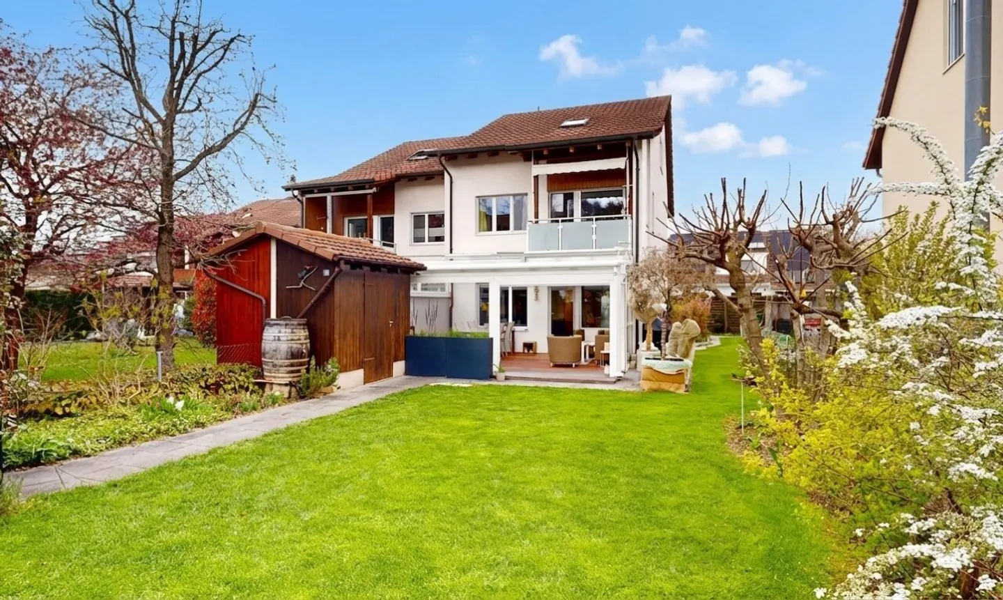 Family house with garden, lots of space &amp; top outdoor area - Photo 2 of 11