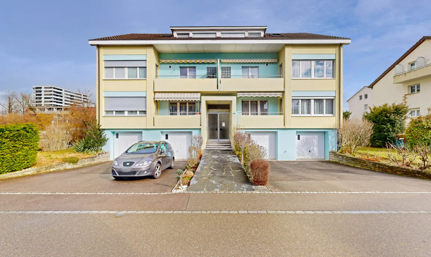 Maisonette penthouse with three balconies and private garden area - Photo 1 of 11