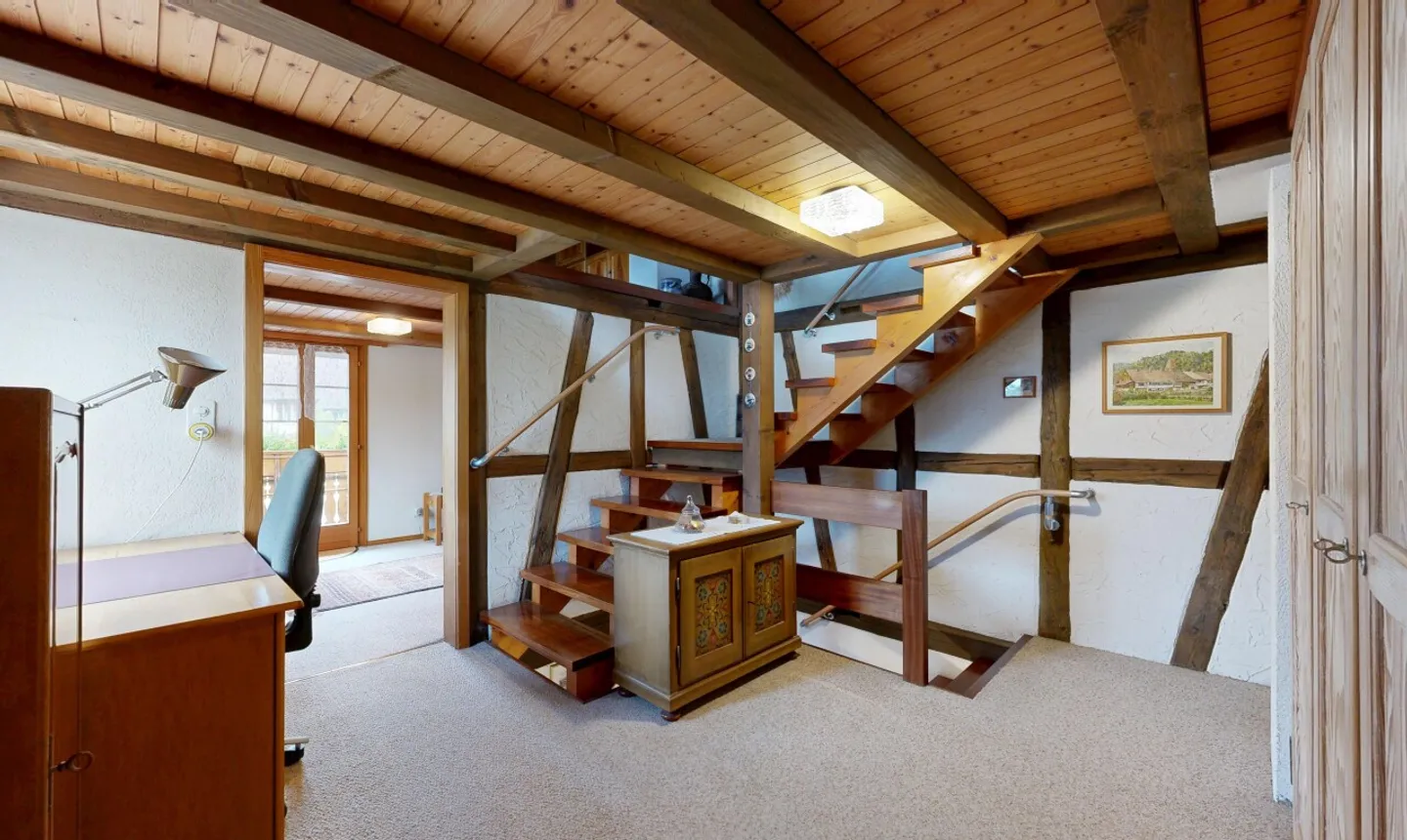 Attractive 4.5-room corner townhouse with separate shed - Photo 7 of 11