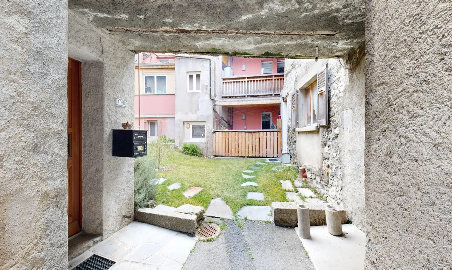 Rare! Large renovated village house with Carnotzet - Photo 9 of 11