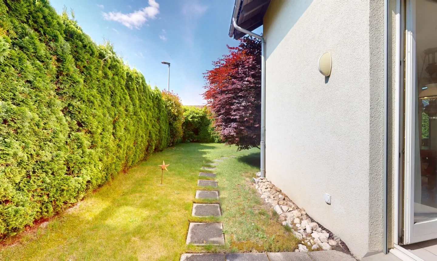 Casa unifamiliare con giardino idilliaco e garage separato - Foto 12 di 13