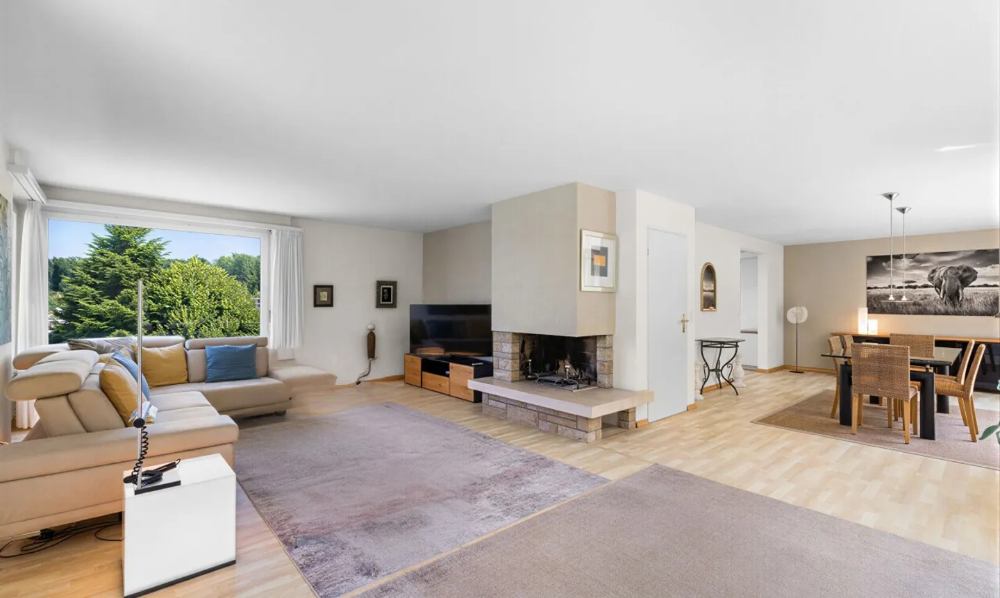 Maison individuelle de 6 pièces dans une impasse calme avec piscine extérieure - Photo 3 sur 11