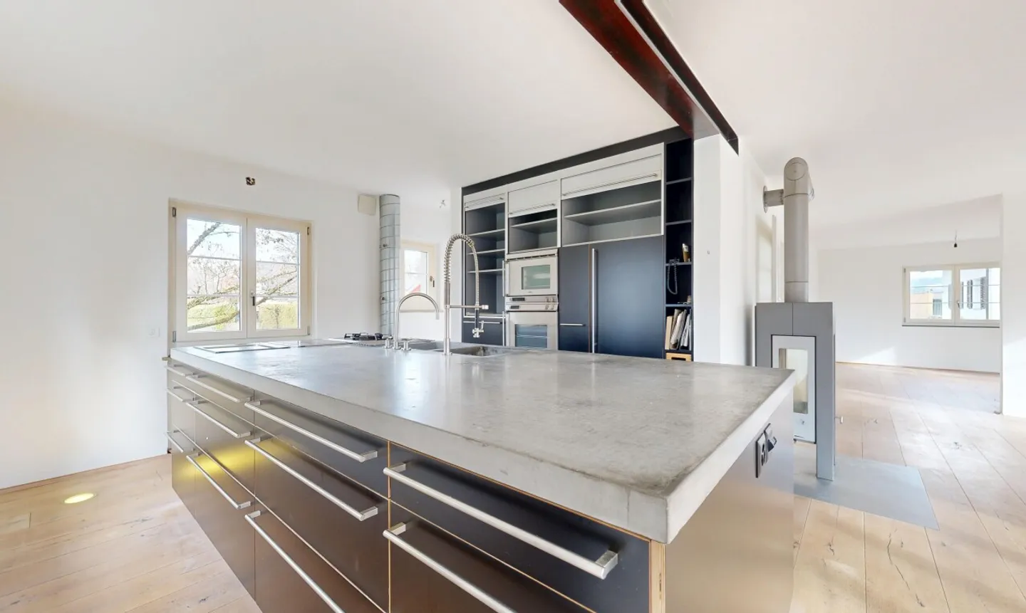 Sunny Family Gem: Gourmet Kitchen, Sauna & Idyllic Garden - Photo 3 of 11