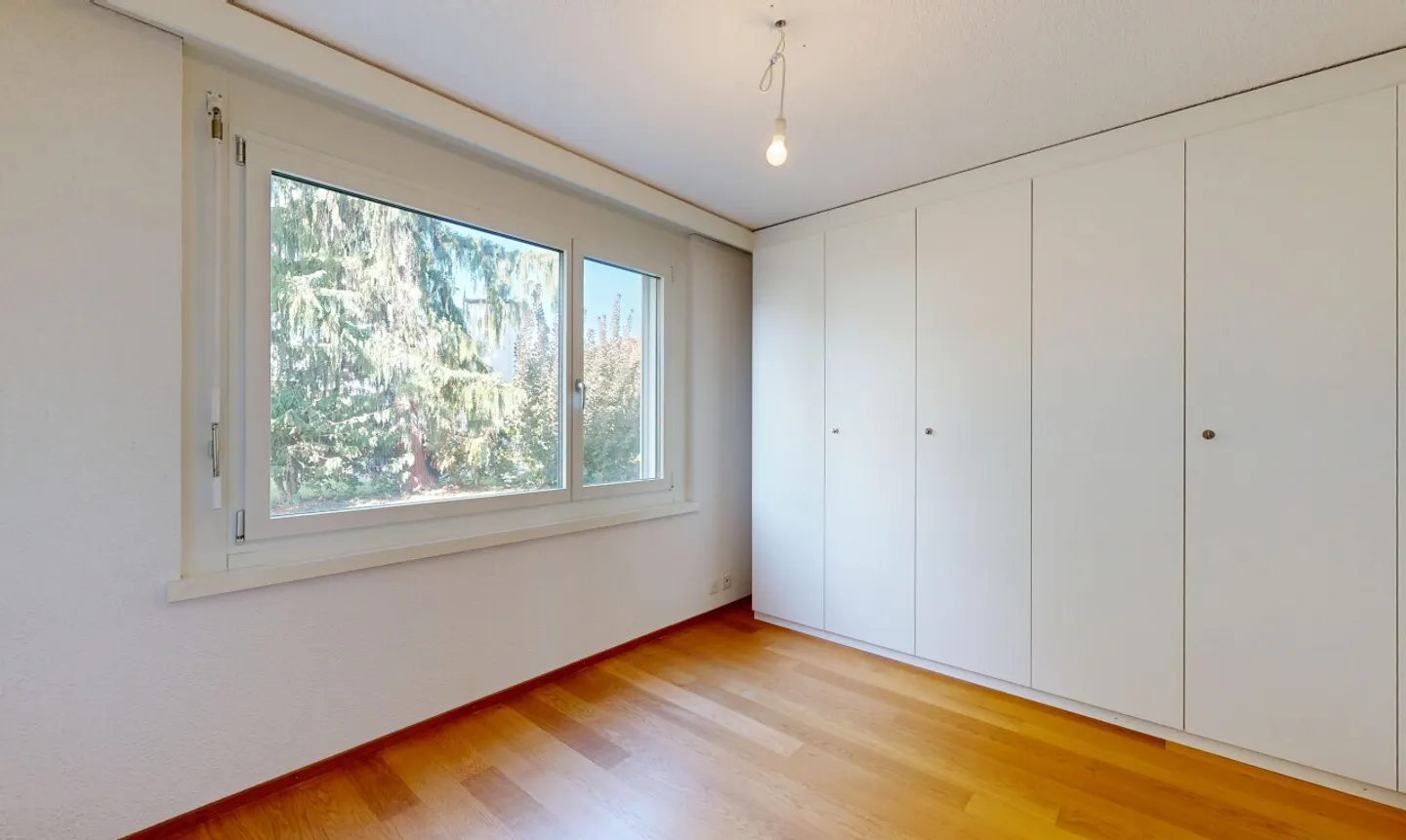 Modernized 5½-room house with ground probe and large garden - Photo 5 of 11
