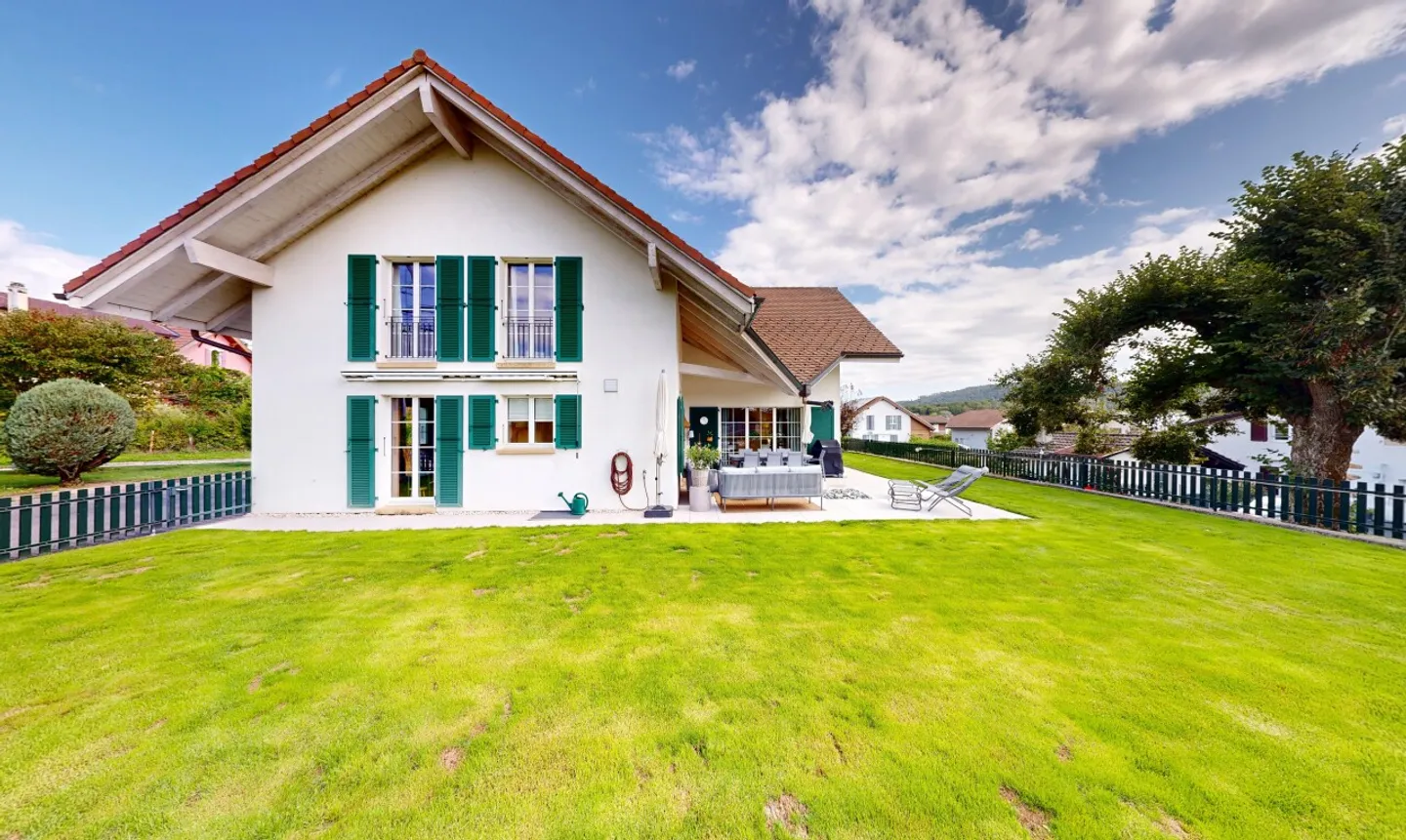 Magnifica casa di 6,5 stanze a Thielle - Foto 2 di 13