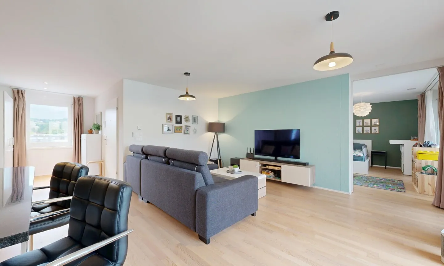 Spacious Living in the Heart of Bülach - Photo 2 of 13