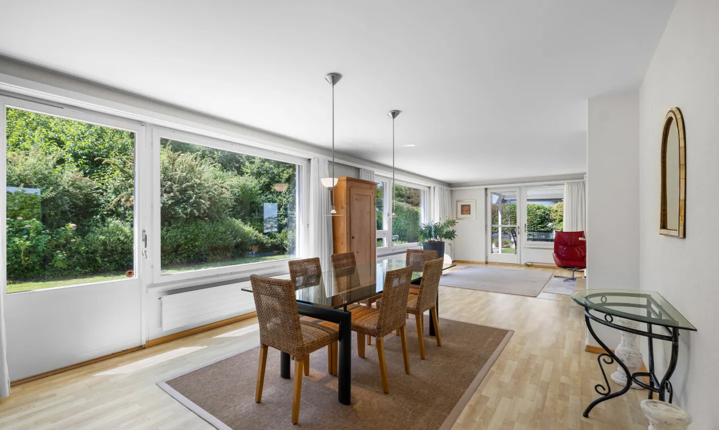 Maison individuelle de 6 pièces dans une impasse calme avec piscine extérieure - Photo 4 sur 11