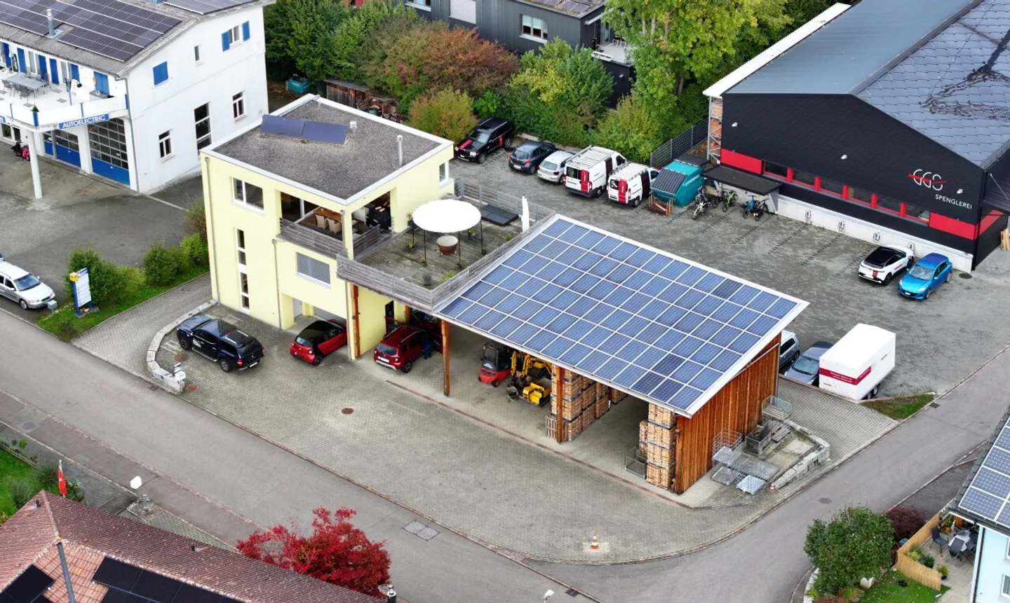 Einfamilienhaus mit vermieteter Werkhalle, PV-Anlage und Potenzial - Photo 2 sur 13