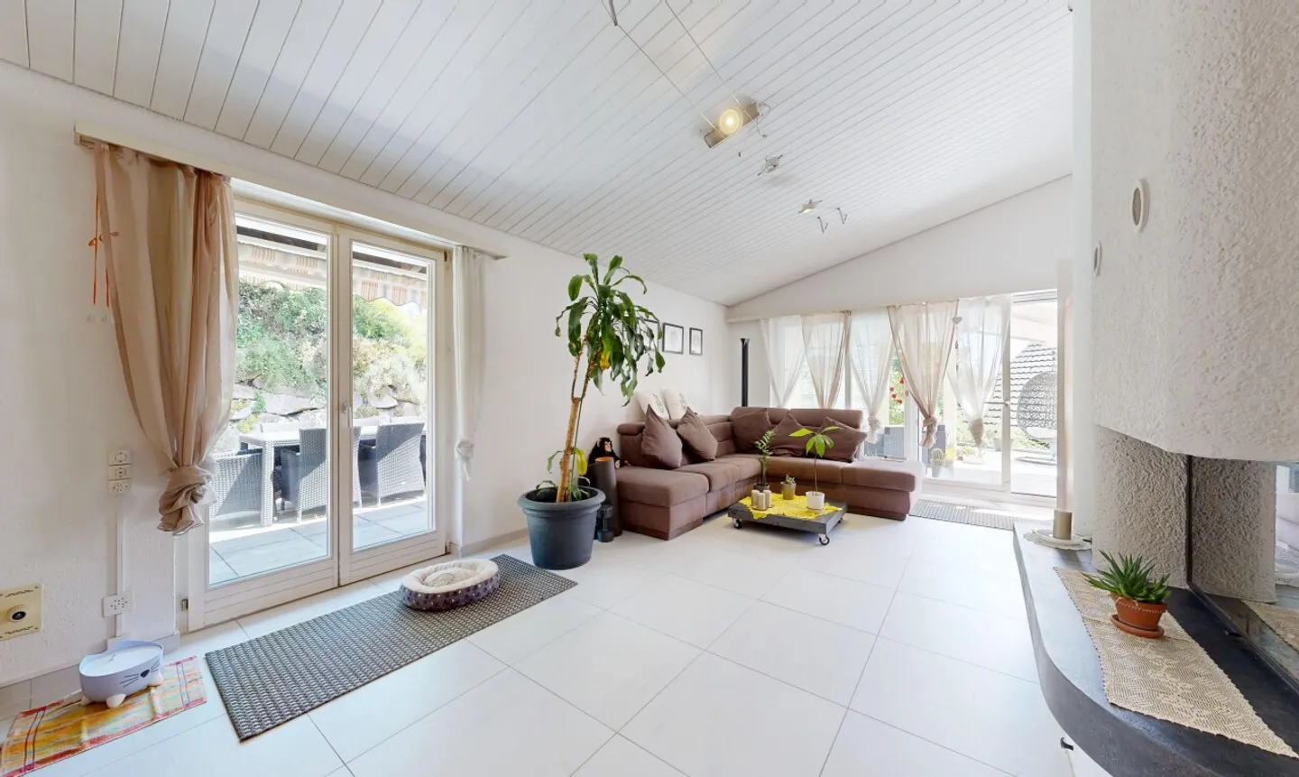 Extraordinary 6.5-Room Semi-Detached Family House - Photo 2 of 11