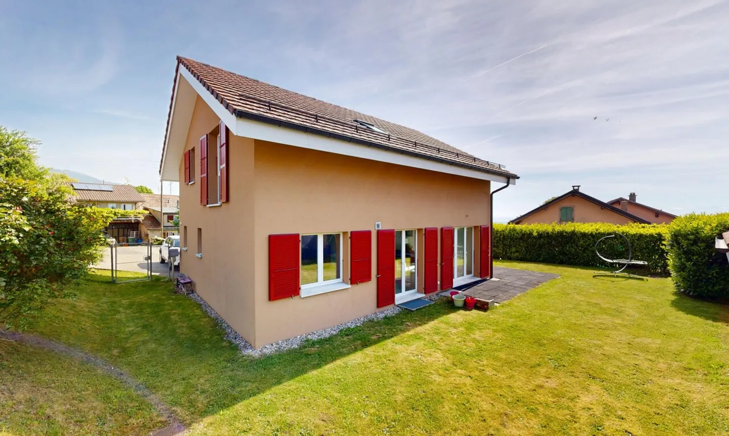 Schönes Einfamilienhaus mit 5,5 Zimmern - Foto 2 von 11