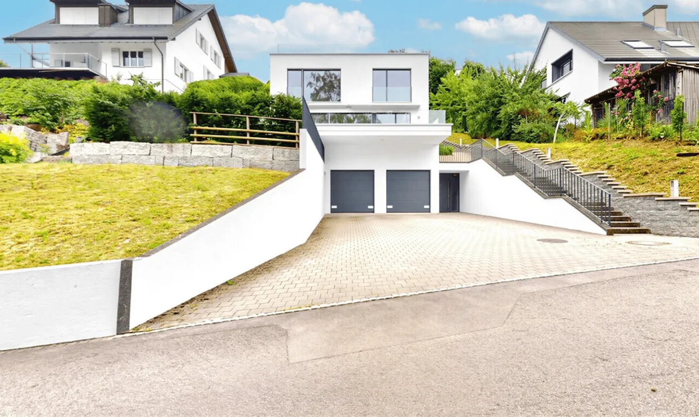 Casa bifamiliare moderna con ampia vista e grande terrazza - Foto 1 di 11