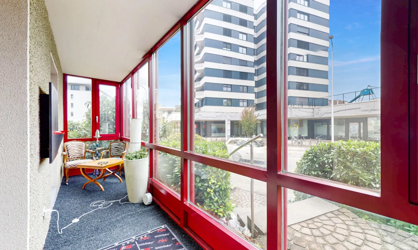 Wohngenuss mit Stil - 4.5-Zimmerwohnung mit Kamin, Terrasse &amp; Loggia - Foto 8 von 11