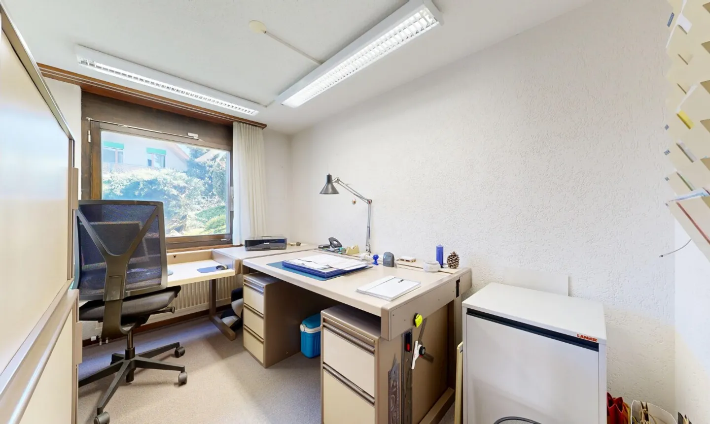 House with unique architecture and large garden paradise - Photo 10 of 11