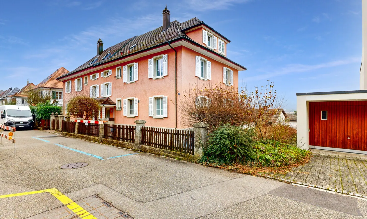 Maison élégante de 9 pièces avec vue et charme ancien - Photo 2 sur 11