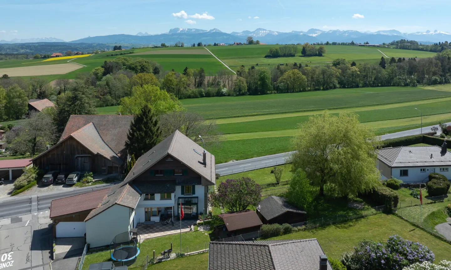 Duplex au charme authentique avec jardin privatif à 20min de Lausanne - Photo 3 of 11