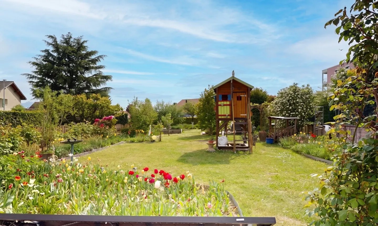 Beautiful 4.5-room apartment with a magnificent garden in a quiet area in Bussigny - Photo 10 of 11