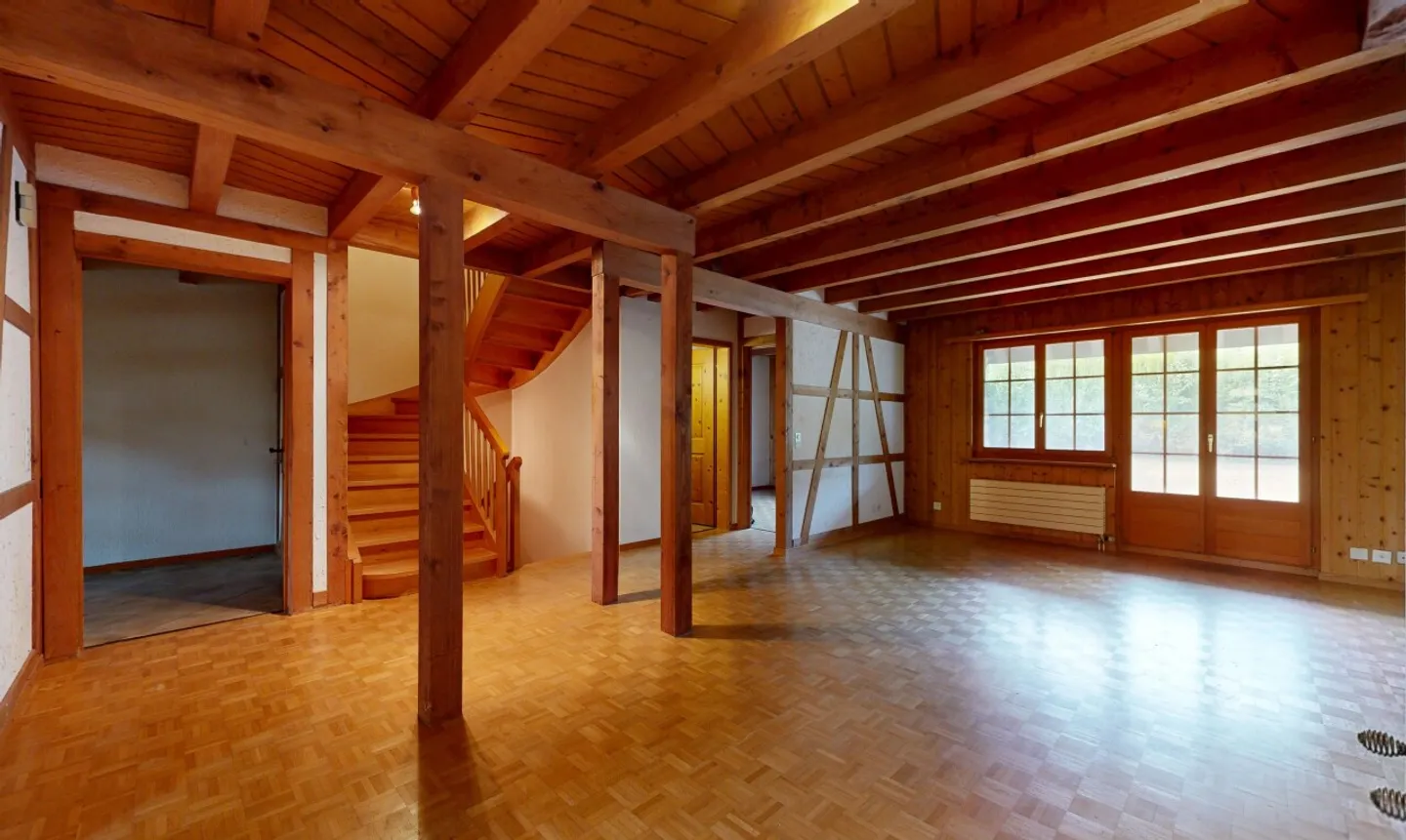Maison mitoyenne avec jardin et énorme potentiel à Oetwil am See - Photo 2 sur 11