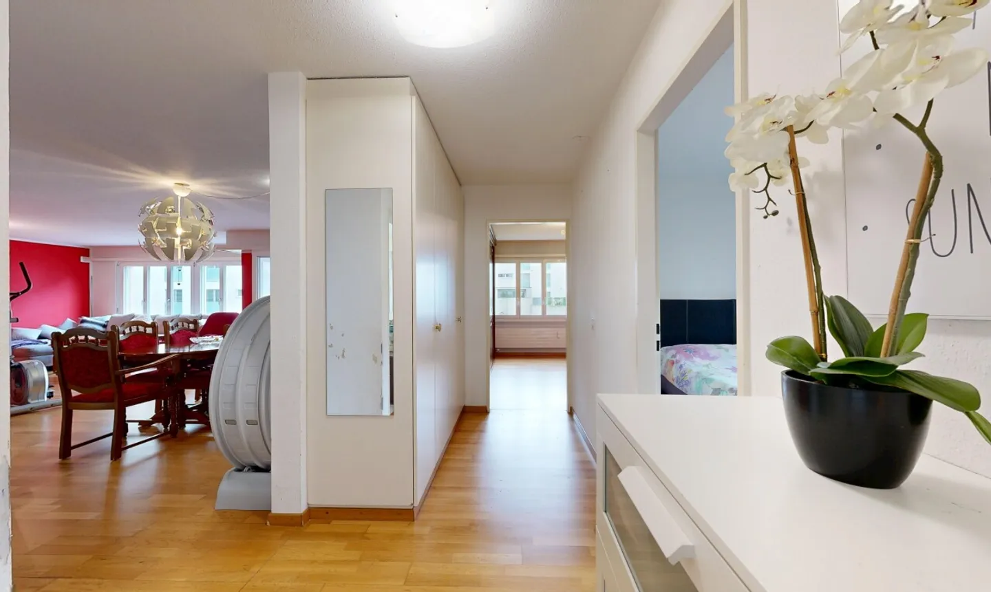 Spacious 4.5-room apartment with great potential in a quiet location - Photo 8 of 11