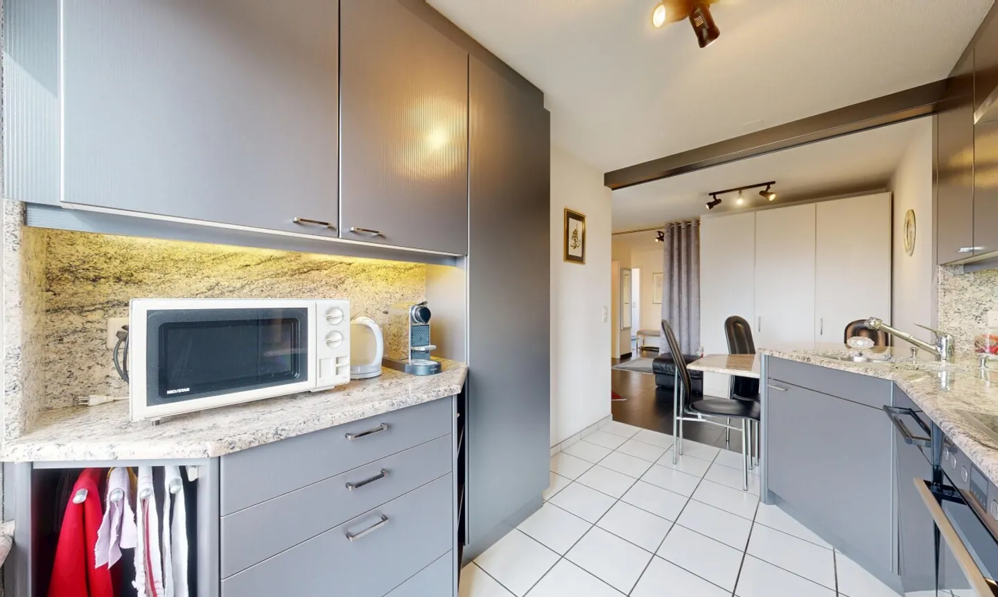 Luminoso appartamento di 3,5 locali con balcone e garage a Schönenwerd - Foto 5 di 11