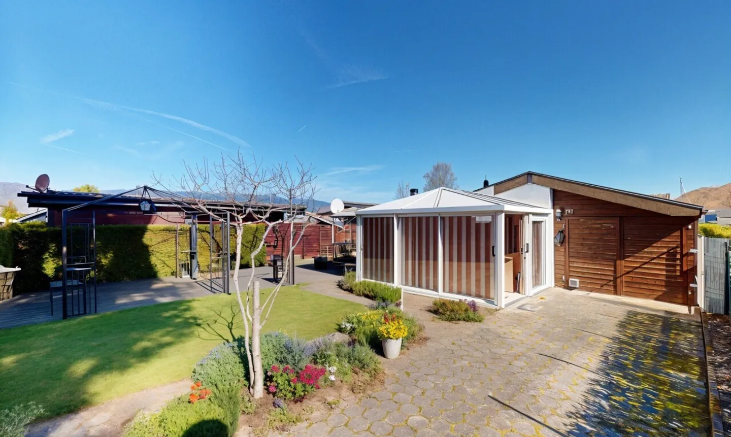 Cheyres: Piccola casa da reinventare a pochi passi dal lago - Foto 1 di 11