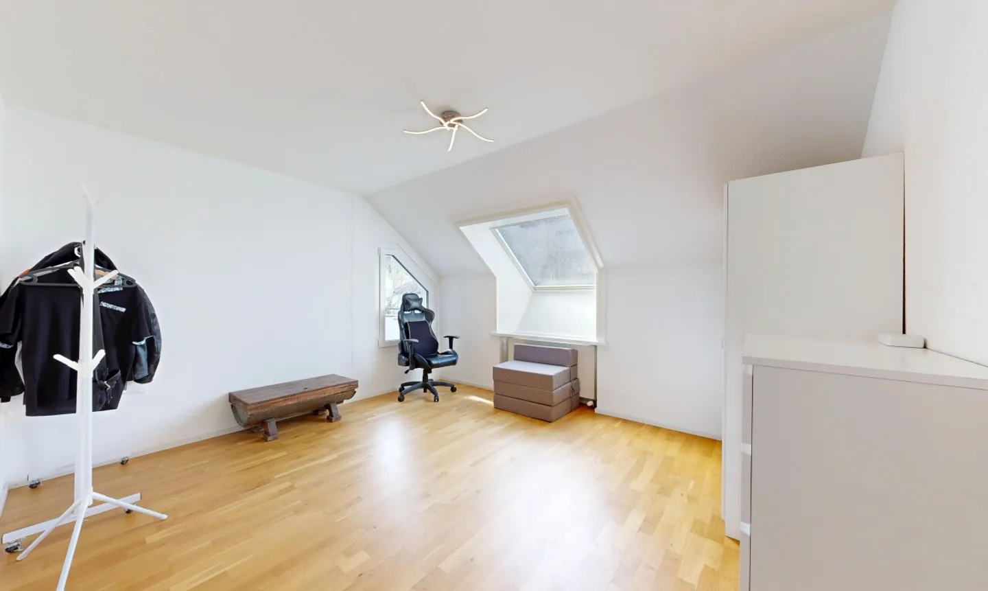 Ampio attico con terrazza e camino - Foto 10 di 11