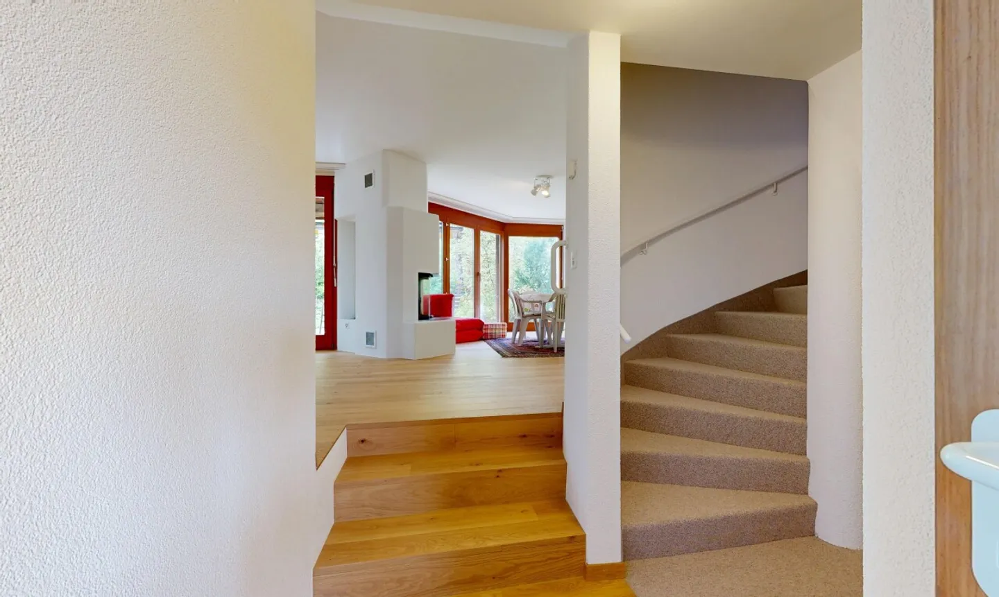 Well-maintained 6-room semi-detached family house in a preferred location - Photo 7 of 13