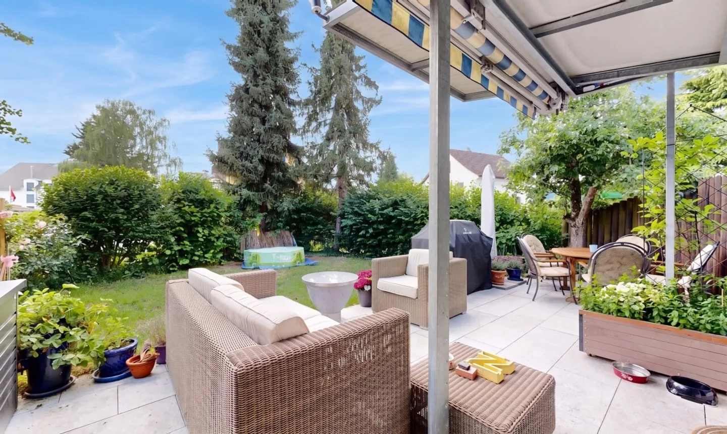 Maison de fin de terrasse bien entretenue avec jardin confortable - Photo 2 sur 11