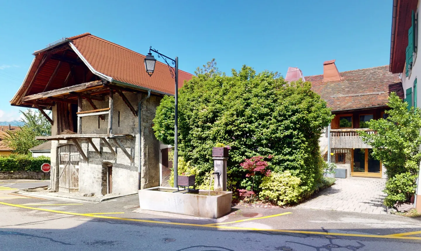 Superb property with character and great potential in the heart of St-Légier - Photo 1 of 13