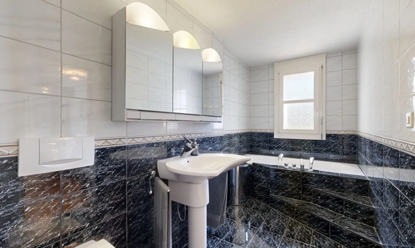 Maison mitoyenne de 5,5 pièces bien entretenue à Stallikon - Photo 10 sur 11