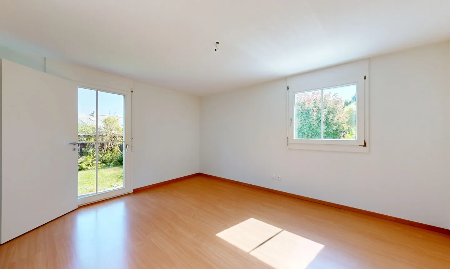 Bright 4.5 Room Garden Apartment in Utzenstorf - Photo 7 of 11