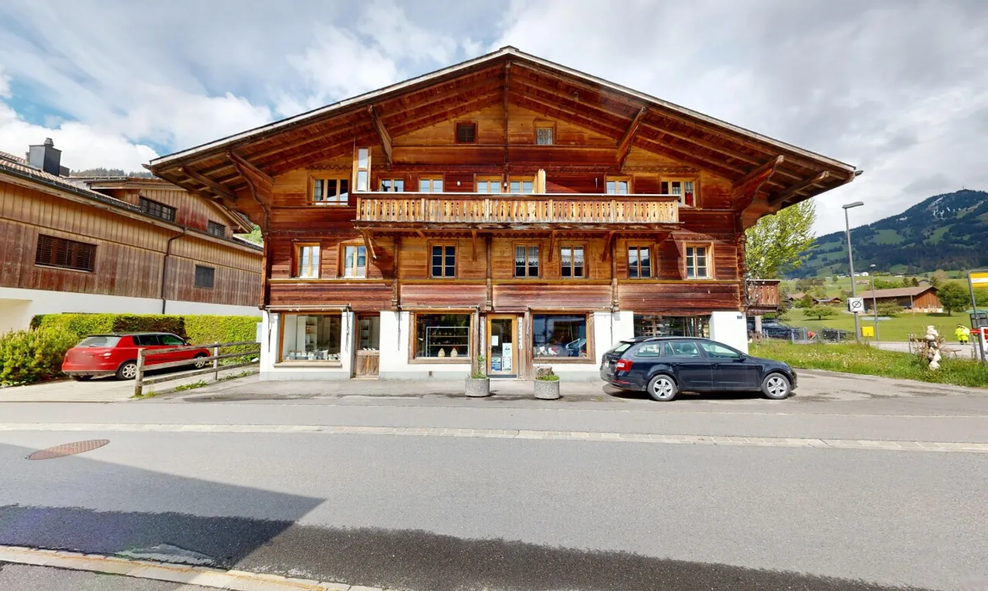 Esclusivo: Grande Chalet per Uso Misto all'Ingresso del Villaggio - Foto 1 di 11