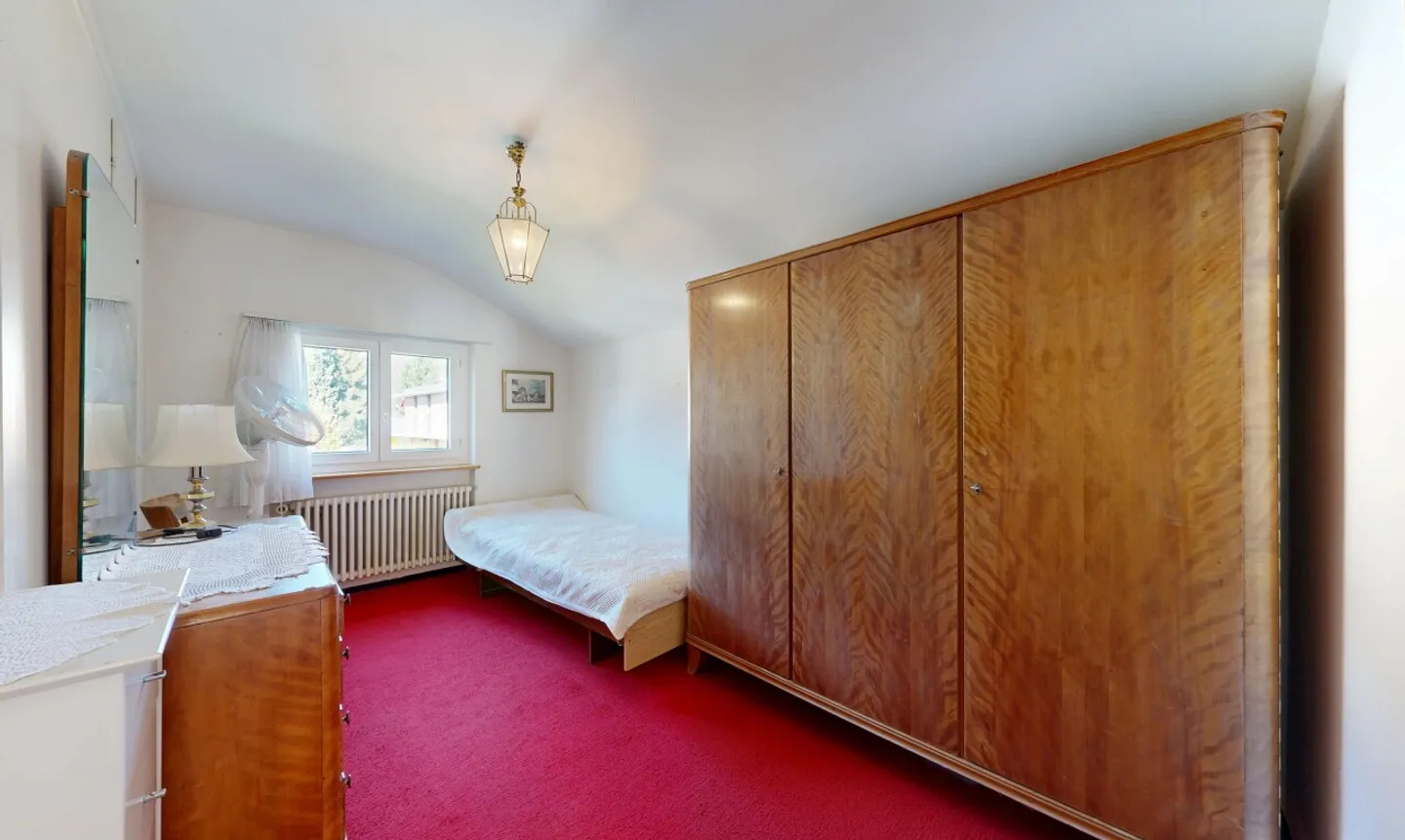 Charming Detached House with Garden - Photo 9 of 11