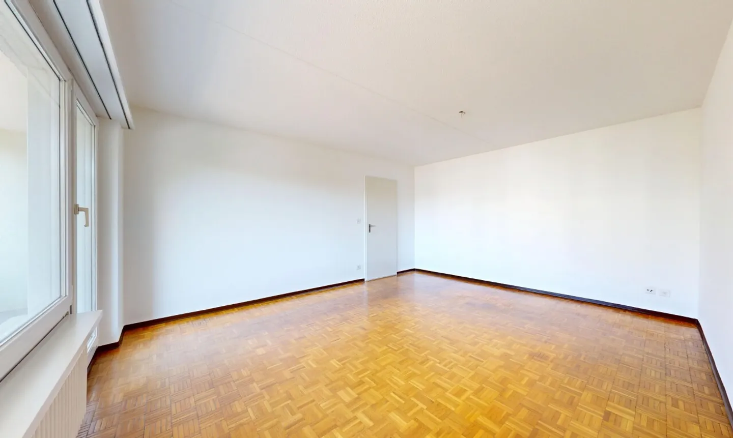 Appartement 3 pièces avec potentiel et belle vue sur la verdure - Photo 2 sur 11