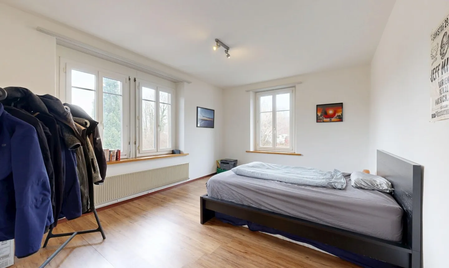 Ampia casa bifamiliare con carattere e potenziale - Foto 10 di 11