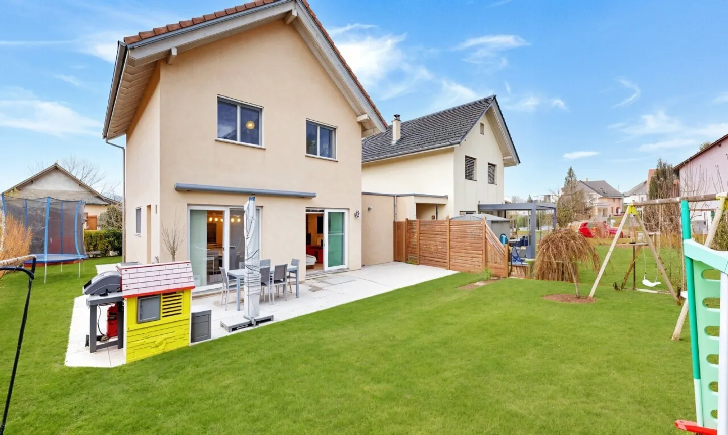 Helles 4-Zimmer-Haus mit Garten und geschlossenem Garagen - Foto 3 von 11