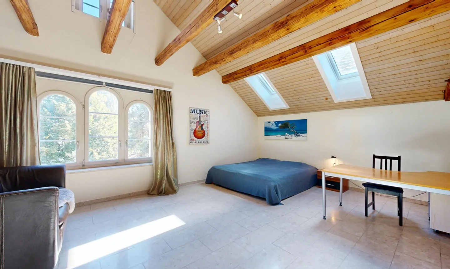 Einzigartige Dachgeschosswohnung mit Cheminée und Sichtbalken - Photo 5 of 11